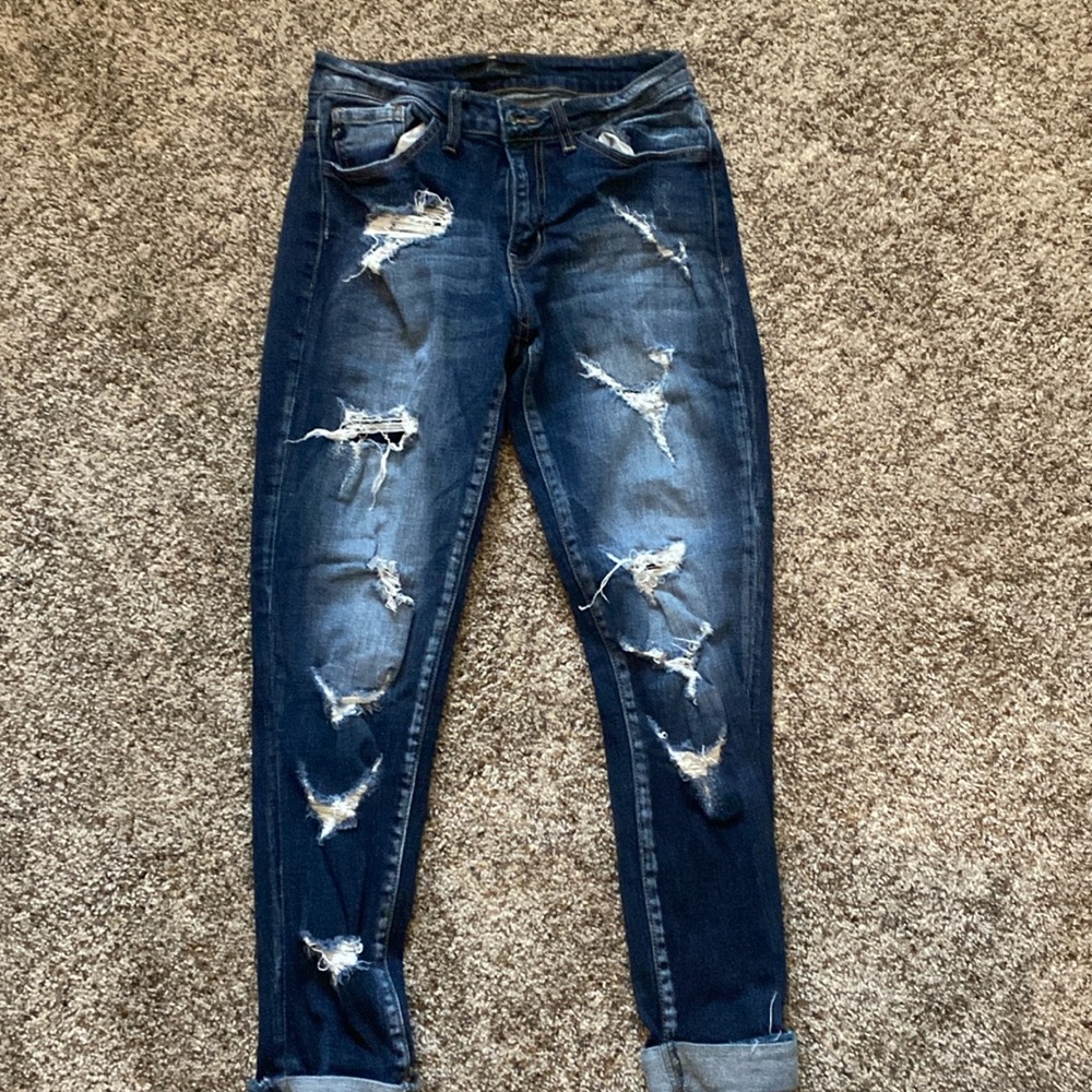 KanCan distressed jeans with holes